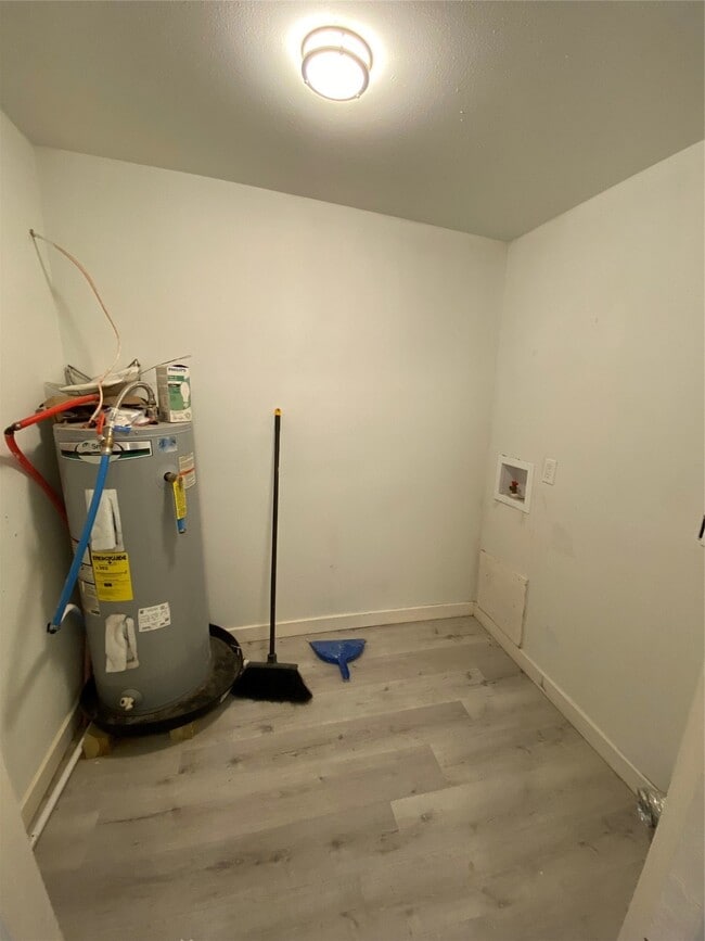 Building Photo - 127 Seacrest Park Rd