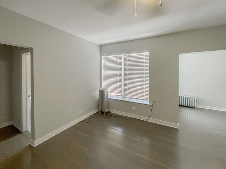 Building Photo - 429 W Surf St