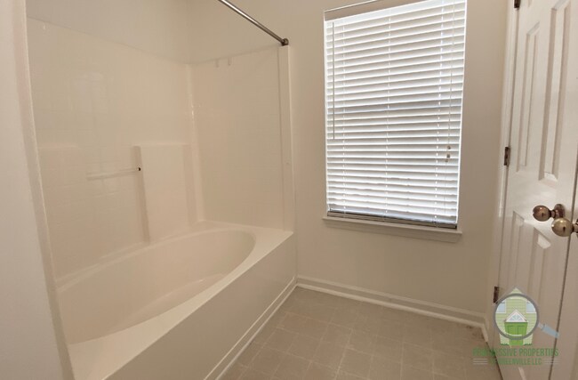 Building Photo - 17 Hawkesbury Rd