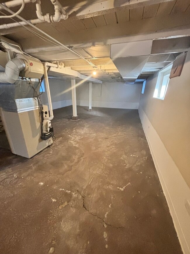 Building Photo - 713 E 144th St