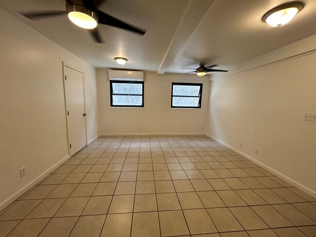 Building Photo - Split ACs! 3 Bathrooms! Indoor Laundry!