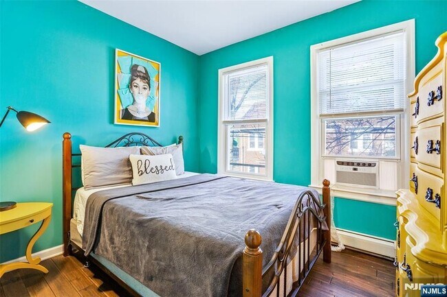 Building Photo - 1054-1056 Hunterdon Street Unit Leftside