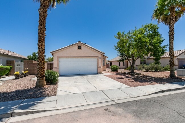 Building Photo - 3-Bedroom Home with Upgraded Cooling & Gre...
