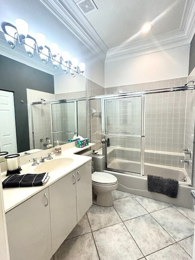 Building Photo - AVAILABLE May 1- 0CT 31ST .FURNISHED/SEASONAL.  3/2 POOL HOME IN ROSEDALE!