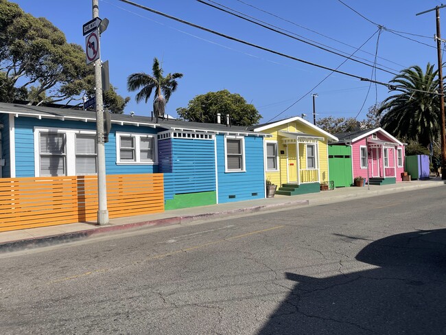 Building Photo - 402 N Venice Blvd
