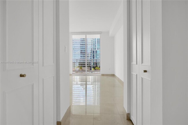 Building Photo - 901 Brickell Key Blvd