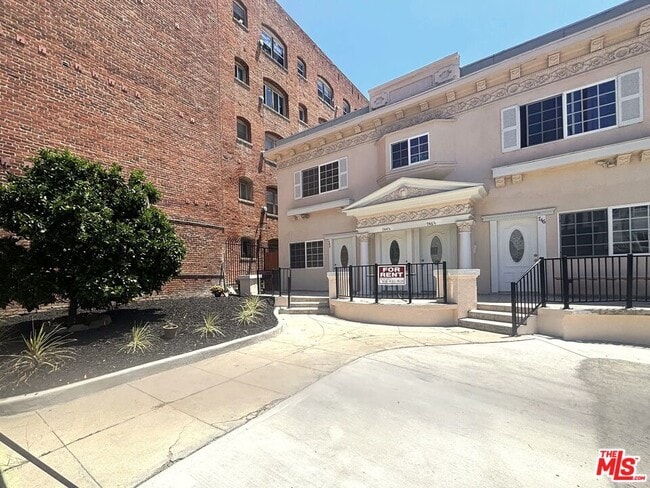 Building Photo - 744 S New Hampshire Ave