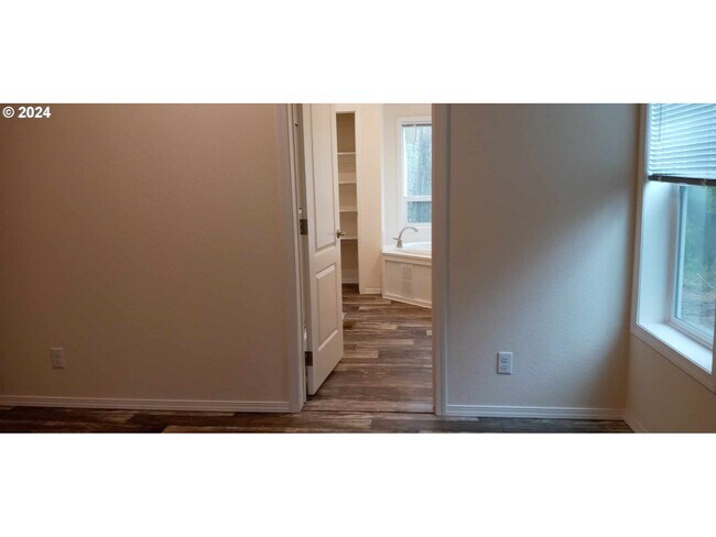 Building Photo - 348 N Falcon St