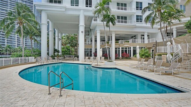 Building Photo - 801 Brickell Key Blvd