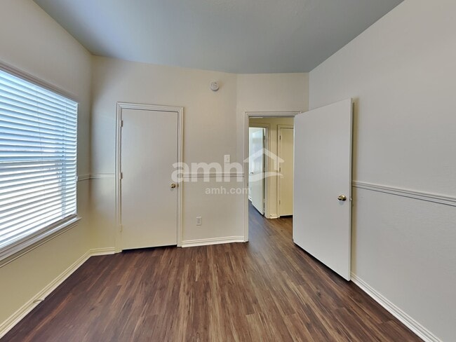 Building Photo - 1119 Chase Park Dr