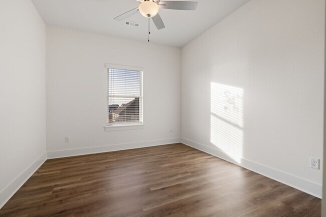 Building Photo - The Aspen at Been Road Villas 3 Bed, 2 Bath