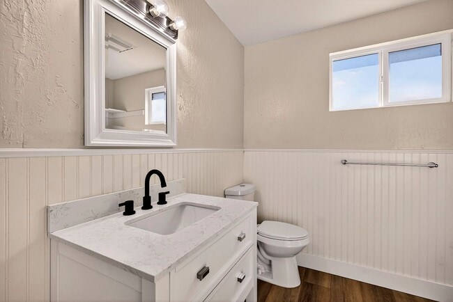 Building Photo - MOVE IN SPECIAL $3000 if lease signed by July 2026!!      3 Bedroom Home Close to CSUC!