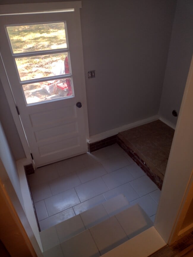 Building Photo - 2525 Deerfield Dr