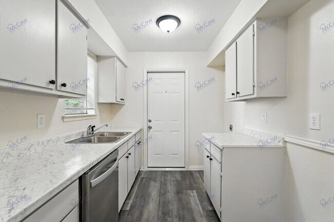 Building Photo - 4425 Central Ln