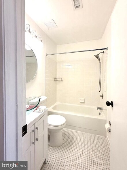 Building Photo - 532 Riviera Dr