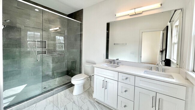 Building Photo - 610 West Blvd