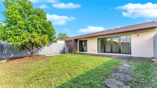Building Photo - 4208 SW 136th Pl