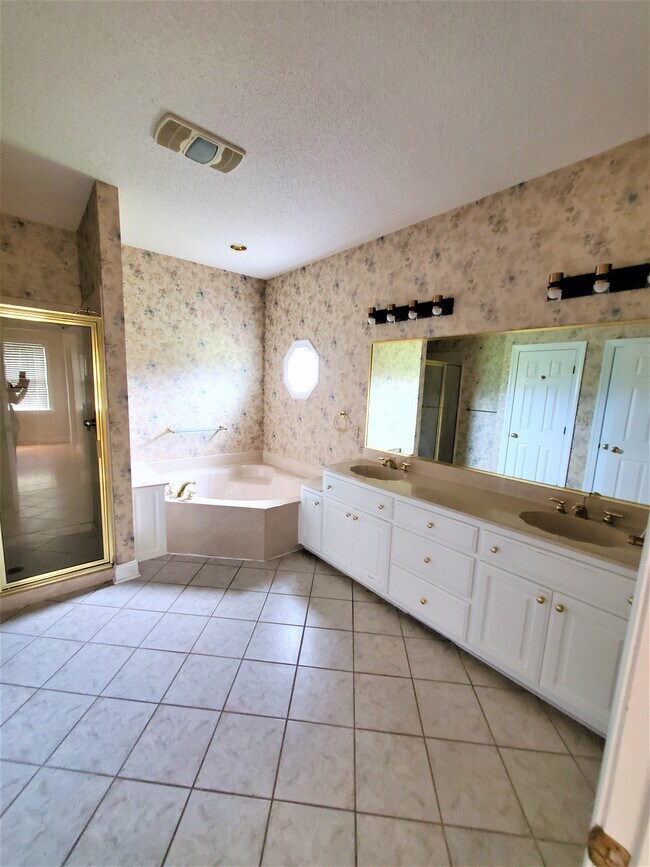 Building Photo - 178 Meadowbrook Cir
