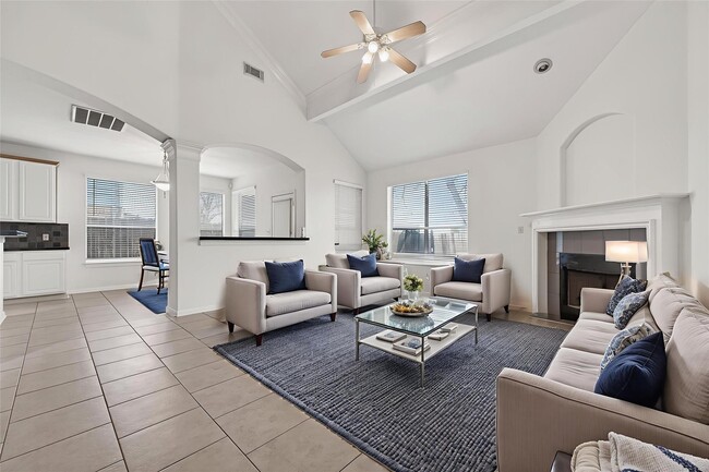 Building Photo - 14914 W Bend Dr