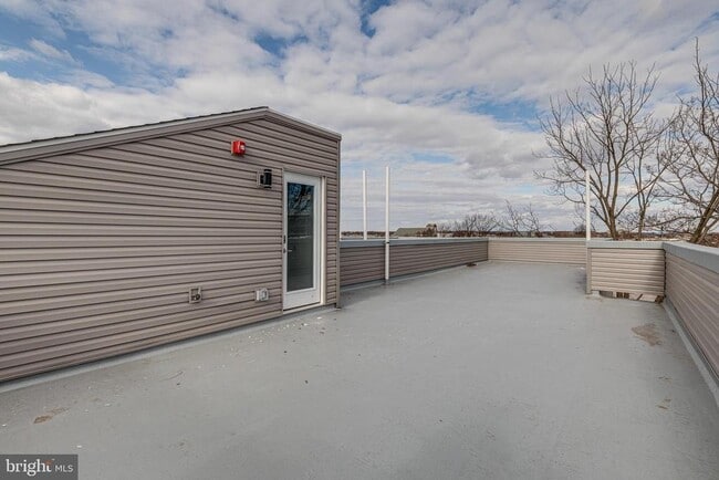 Building Photo - 2113 Master St