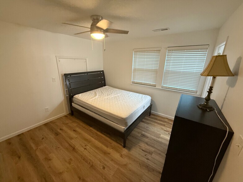 Building Photo - Room in Duplex on S Alston Ave