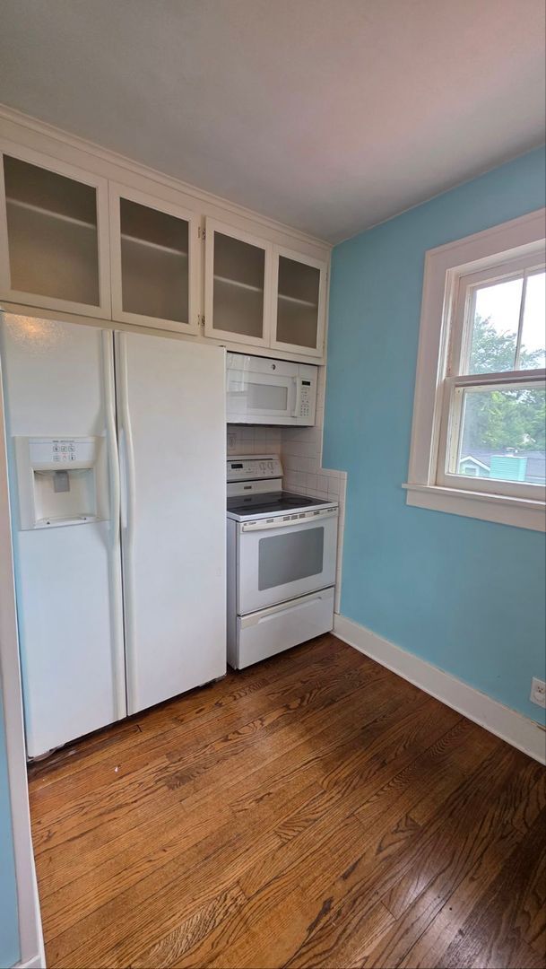 Building Photo - Beautiful 2BR 1BA unit w/ Covered Porch in Downtown Liberty