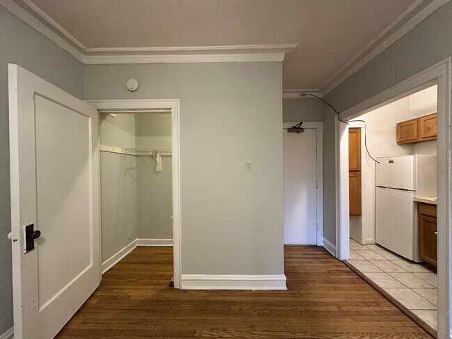 Building Photo - 1169 N Dearborn St