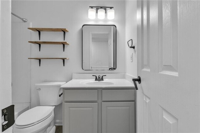 Building Photo - 9155 Nesbit Ferry Rd