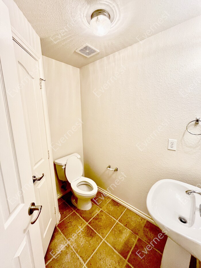 Building Photo - 5037 Bedfordshire Dr