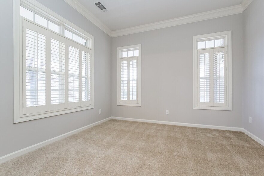 Building Photo - 2816 Legislative Ln