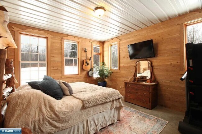 Building Photo - 9374 Alango Rd