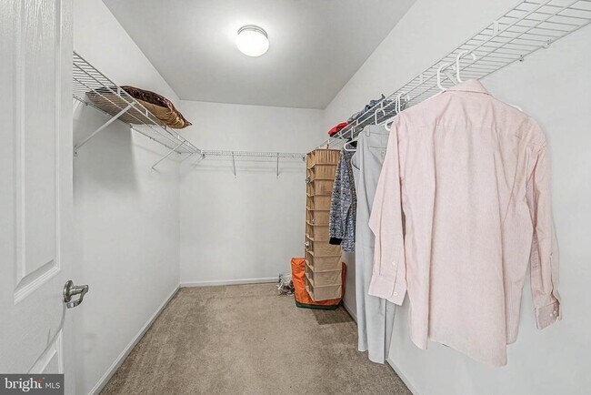 Building Photo - 9 Woodmere Rd