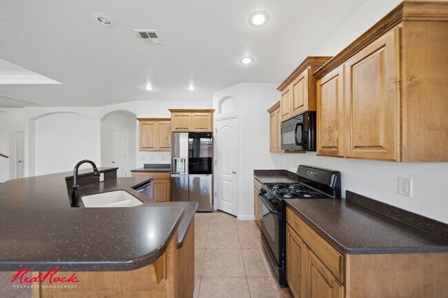 Building Photo - 3304 W Palomar