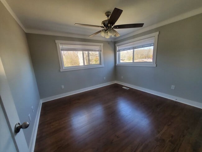 Building Photo - Contact Property managers Jeff and Tonia Rollins 501-626-9917