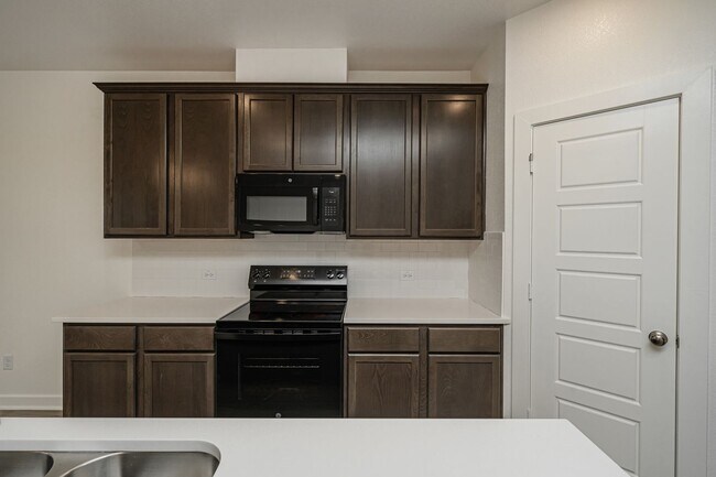 Building Photo - 8461 Adelaide Dr