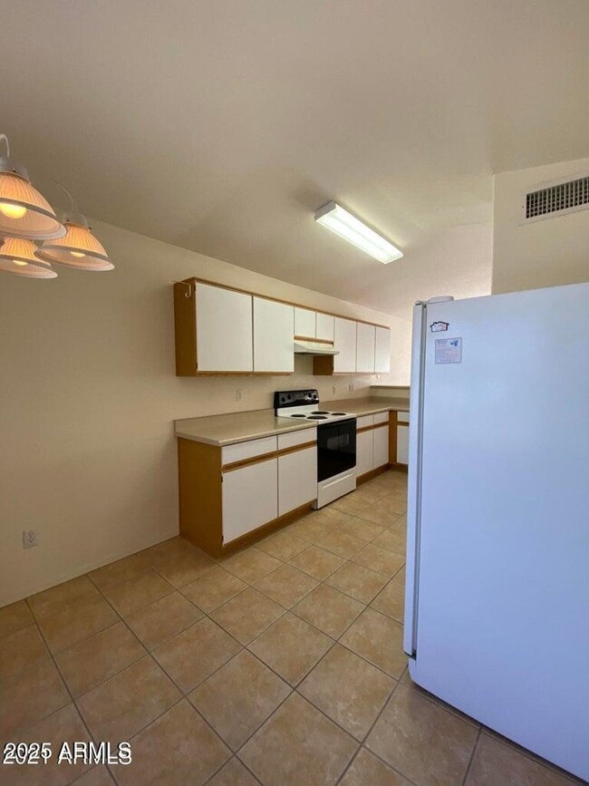 Building Photo - 1461 E La Costa Dr