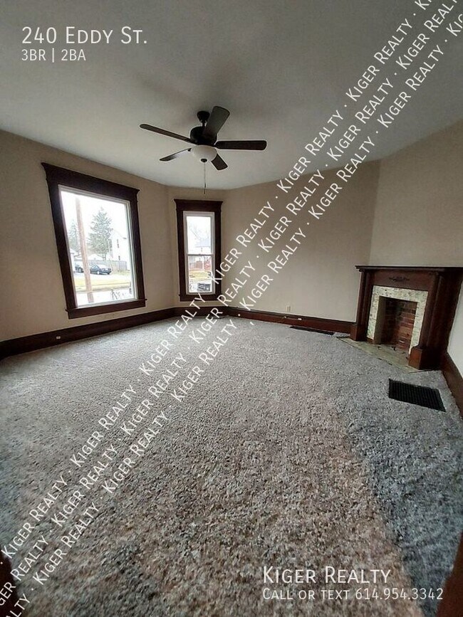 Building Photo - Large 3 Bedroom Home