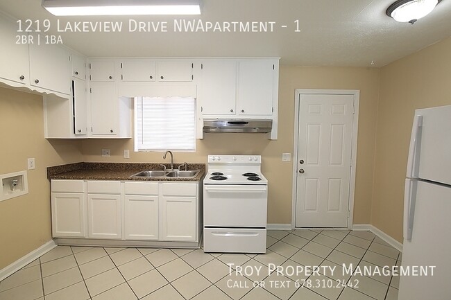 Building Photo - 1219 Lakeview Dr NW