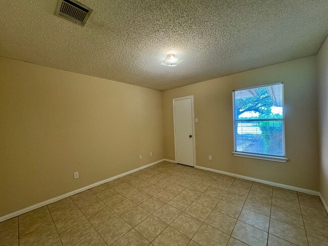 Building Photo - Duplex