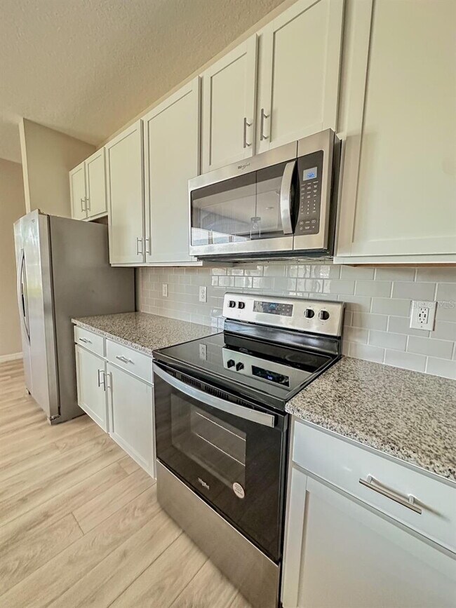 Building Photo - Gorgeous 4 Bed 2 Bath Home!