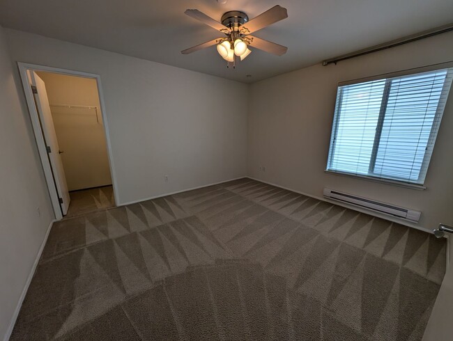 Building Photo - Corner lot 3 bed, 2.5 bath DuPont home!