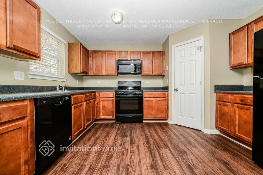 Building Photo - 363 Ermines Way