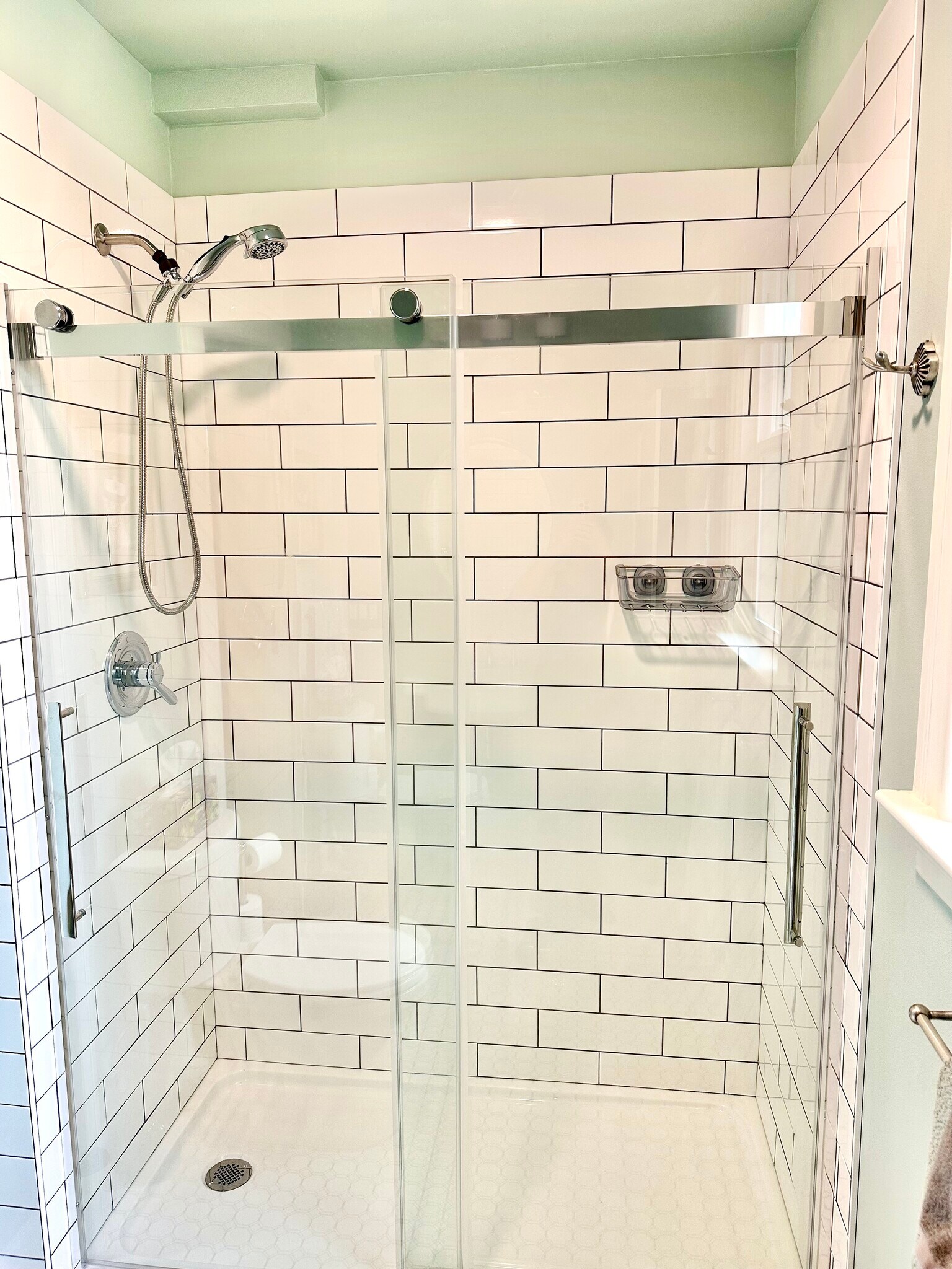 Building Photo - 729 NE Shaver St