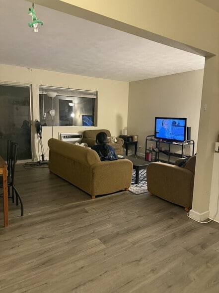 Building Photo - 1800 Jefferson Park Ave