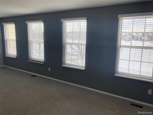 Building Photo - 234 Stonegate E