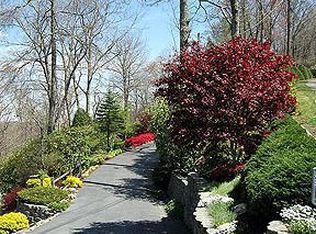 Building Photo - 404 Wintergreen Dr
