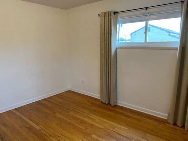 Building Photo - Well Kept Duplex in the Shaler Area