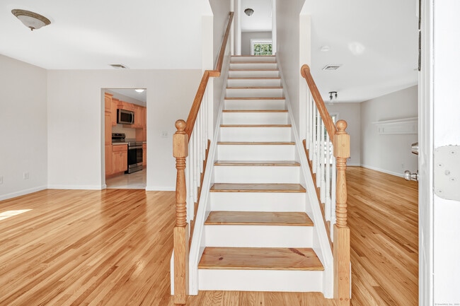 Building Photo - 18 Kathryn Dr