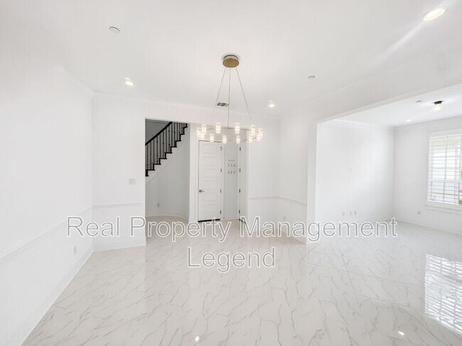 Building Photo - 809 Jamestown Ln