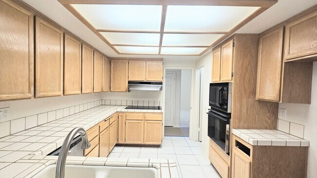 Building Photo - Gorgeous Single Story Home- Huge Back Yard...